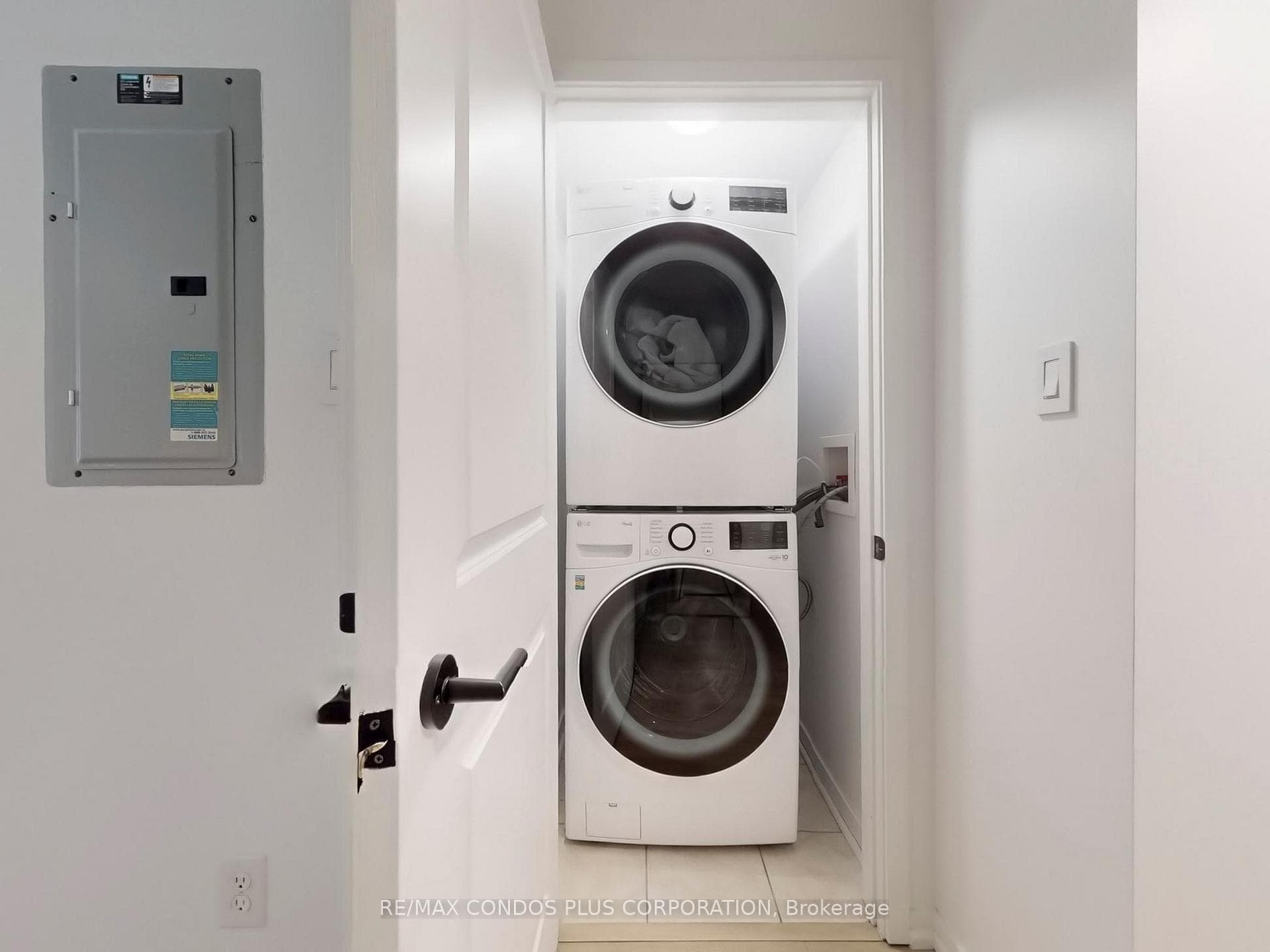 29 Florence Wyle Lane Unit 38 - Condo photo 42 of 43 in Riverdale / Leslieville, Ontario