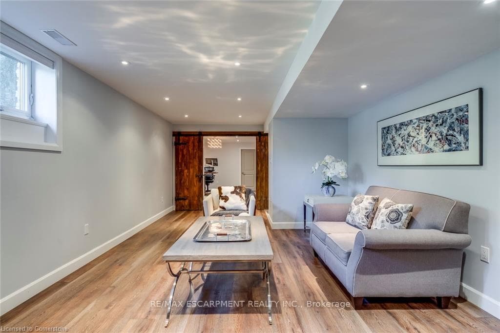 4306 Lakeshore Road - Detached photo 16 of 47 in Burlington, Ontario