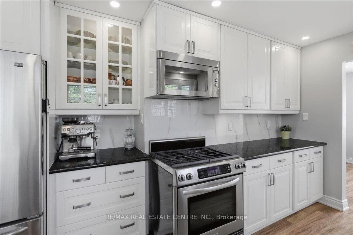 315 Woodlawn Crescent - Detached photo 8 of 47 in Milton, Ontario