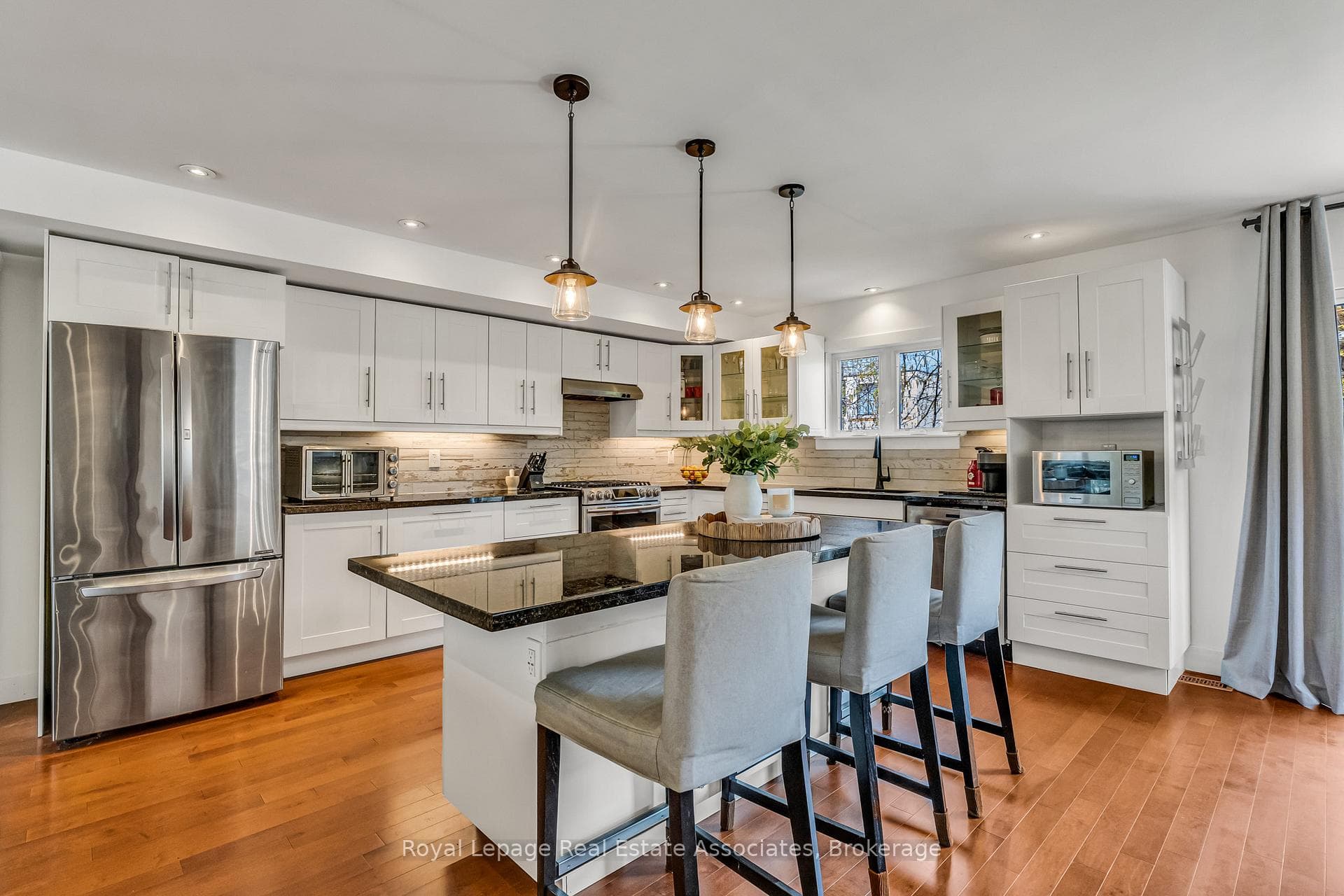 1043 Shaw Drive - Detached photo 11 of 45 in Mississauga, Ontario