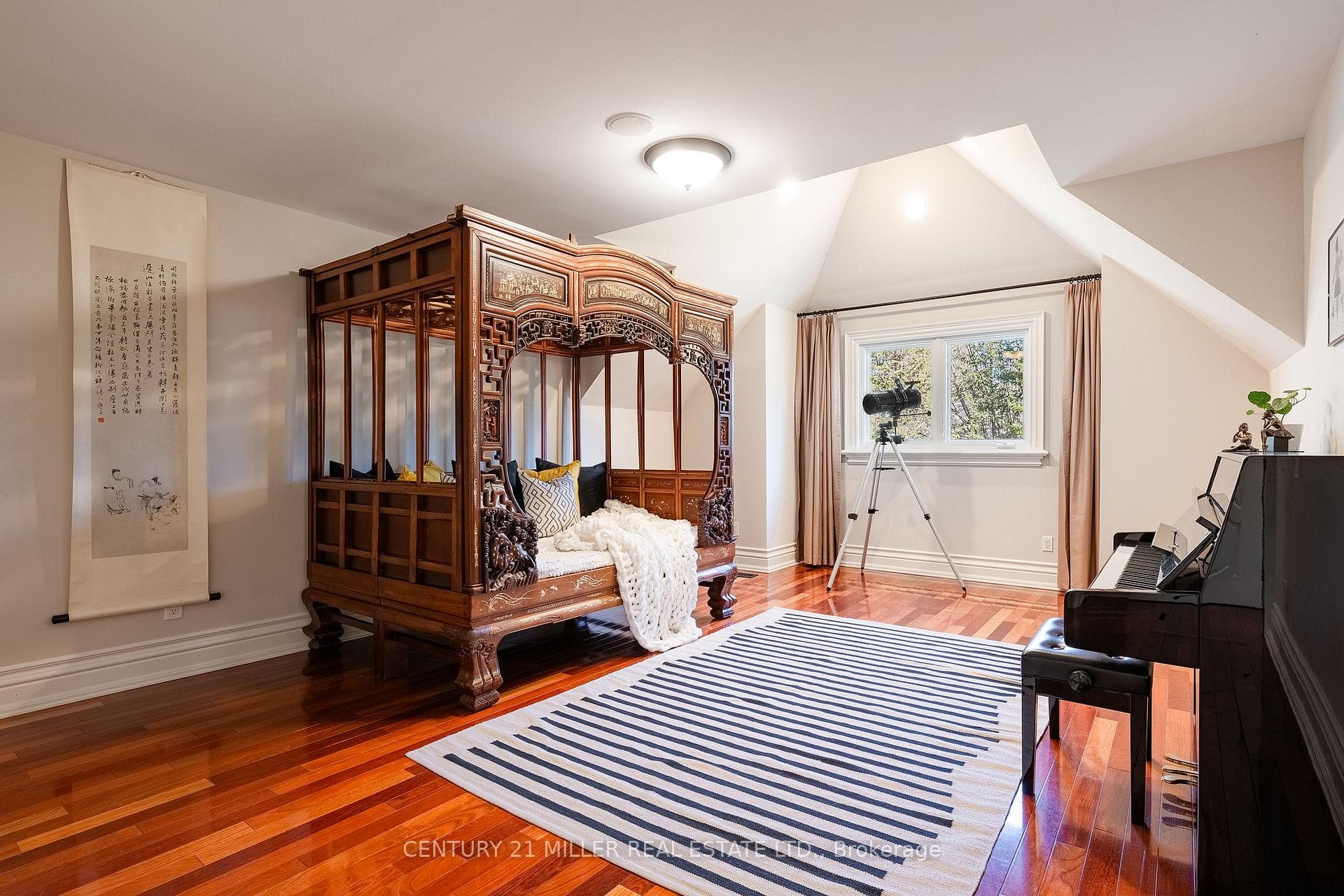 2096 Lakeshore Road - Detached photo 29 of 48 in Oakville, Ontario