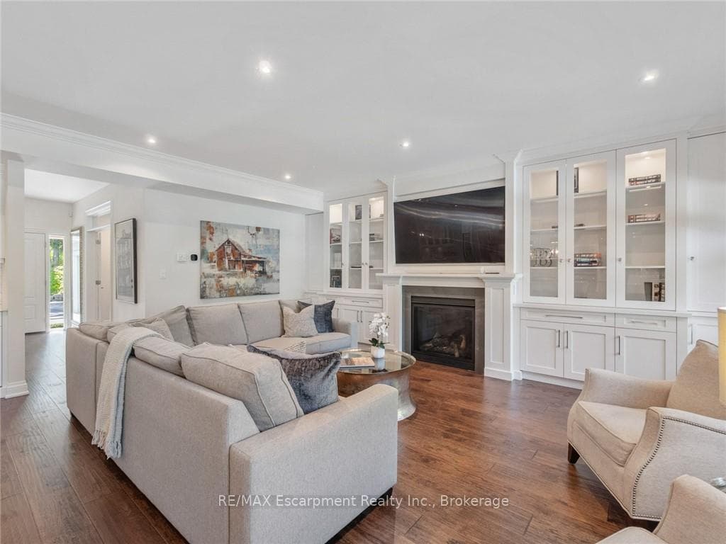 3087 Lakeshore Road - Detached photo 9 of 50 in Burlington, Ontario
