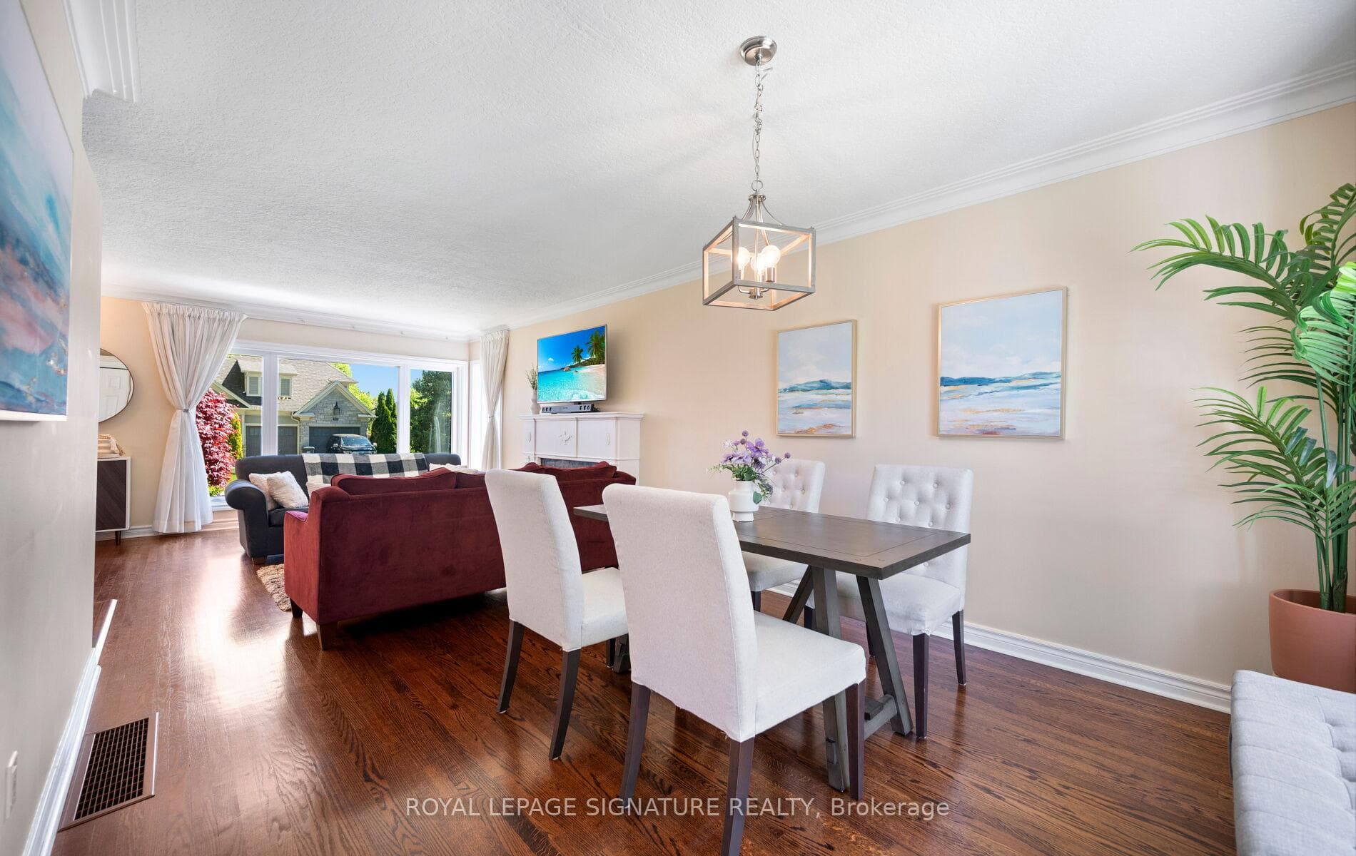 1570 Park Royale Boulevard - Detached photo 9 of 38 in Mississauga, Ontario