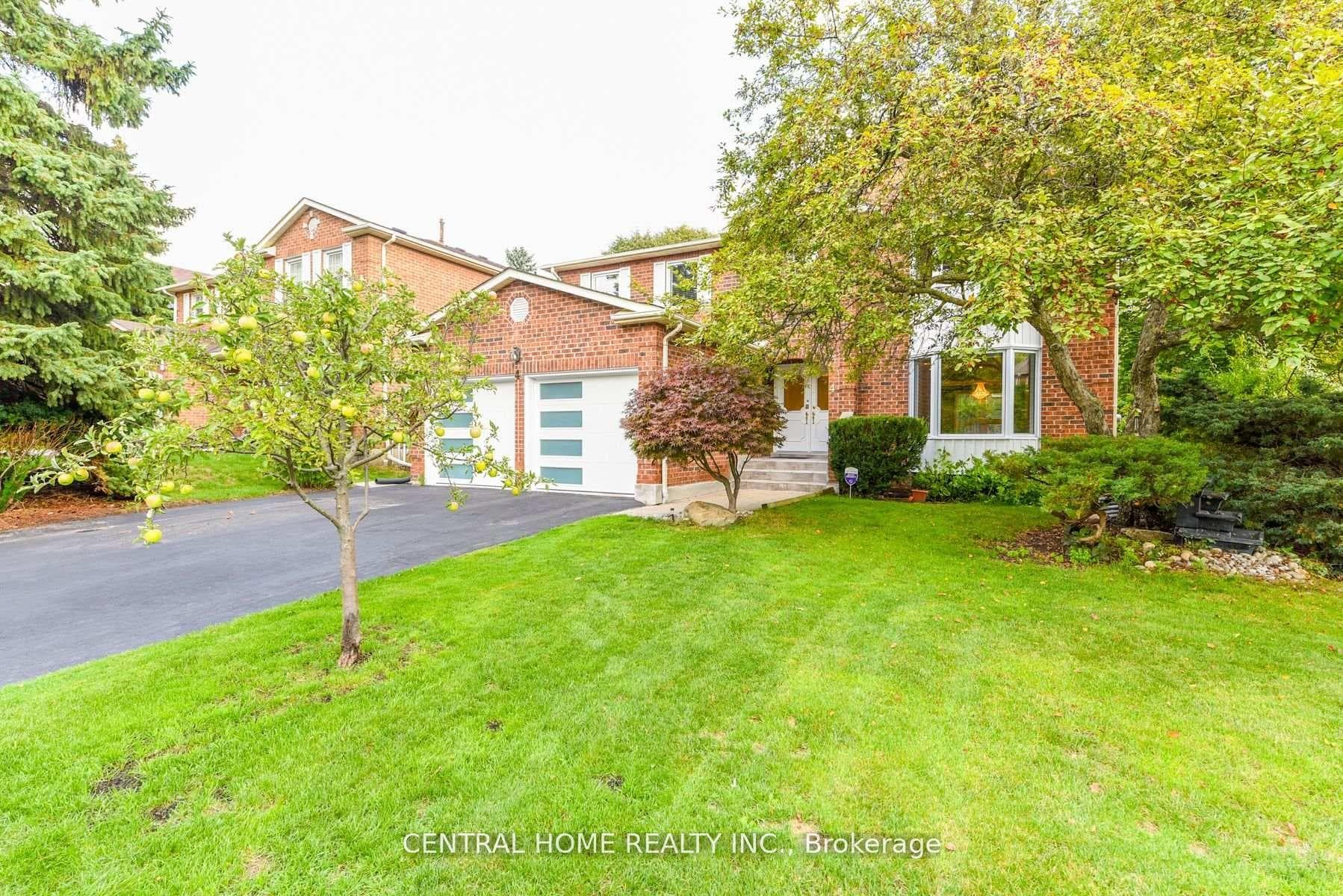 4 Robaldon Road - Detached photo 2 of 40 in Etobicoke (Islington / Rexdale), Ontario