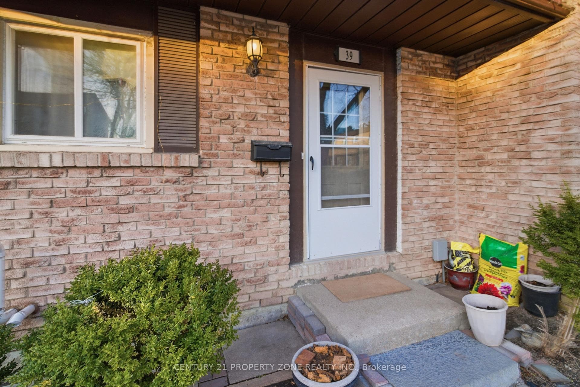 45 Hansen Road Unit 39 - home for sale in Brampton, Ontario