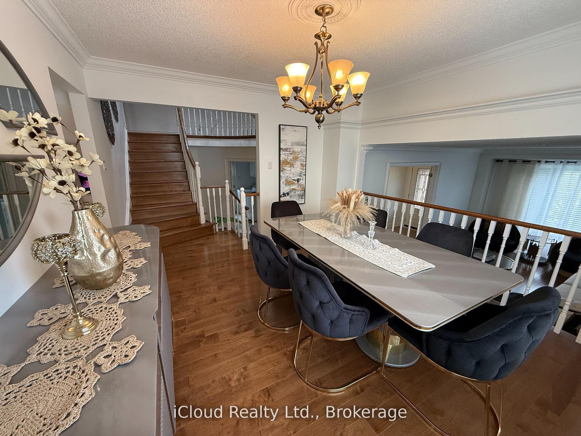 2067 Hunters Wood Drive - Detached photo 7 of 23 in Burlington, Ontario