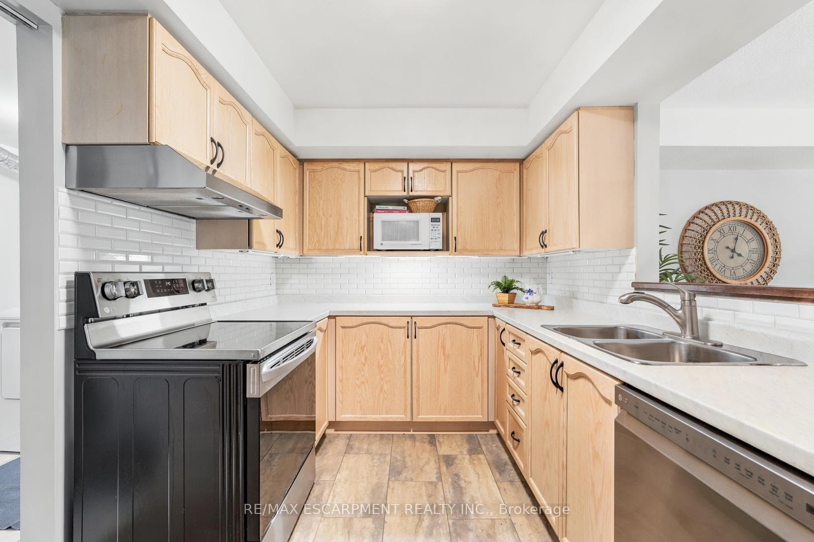 216 Plains Road Unit A307 - Condo photo 6 of 35 in Burlington, Ontario