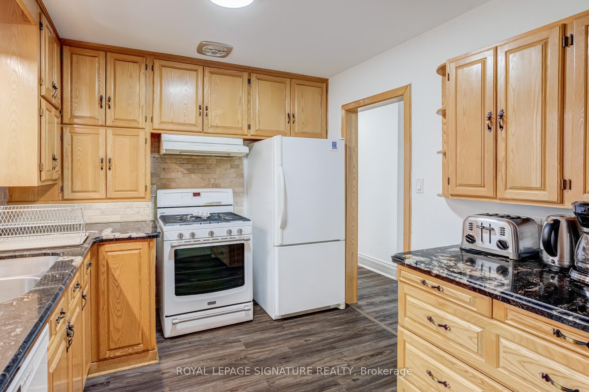 411 Maplehurst Avenue - Detached photo 10 of 31 in Oakville, Ontario