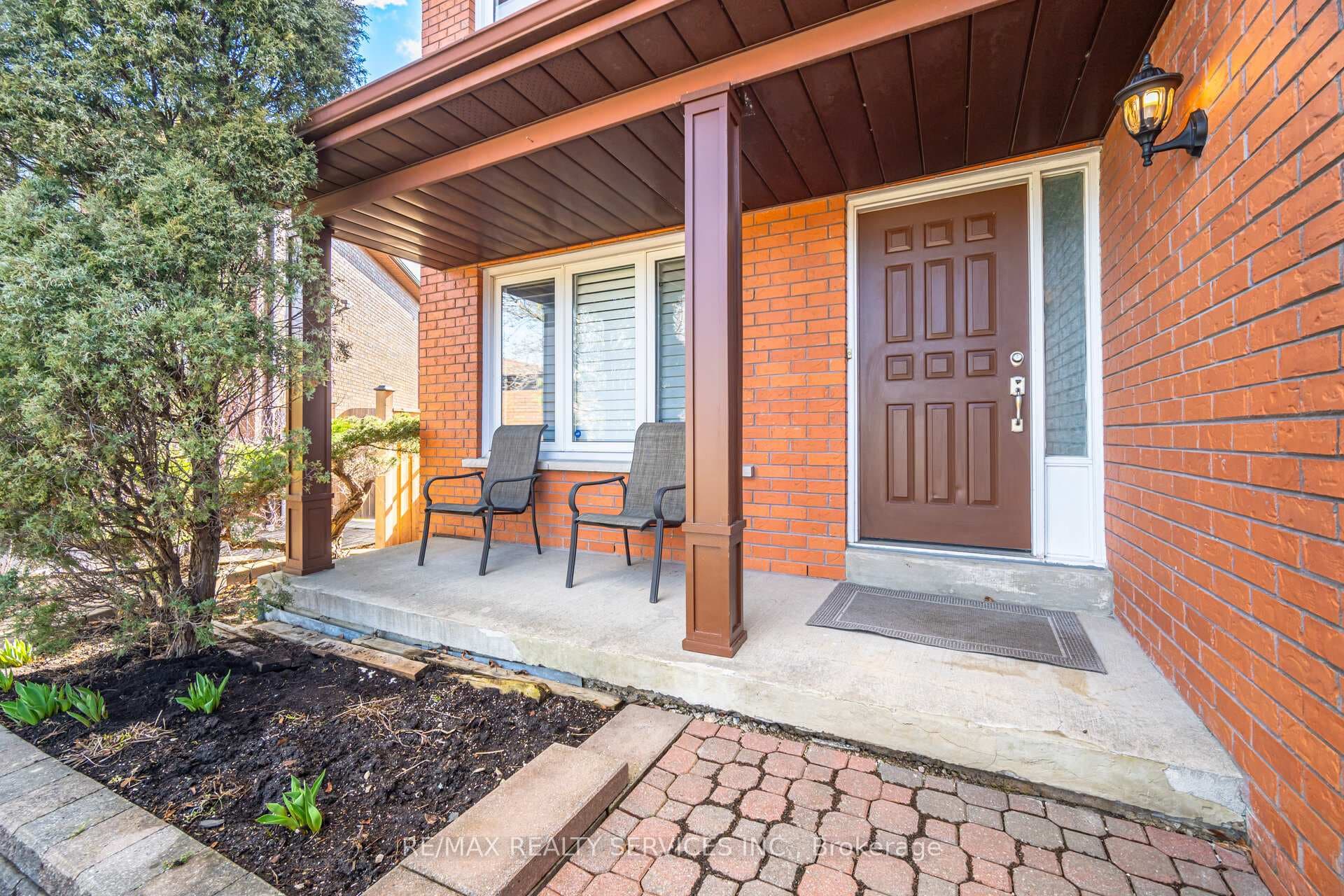 23 Newbury Crescent - Detached photo 5 of 47 in Brampton, Ontario