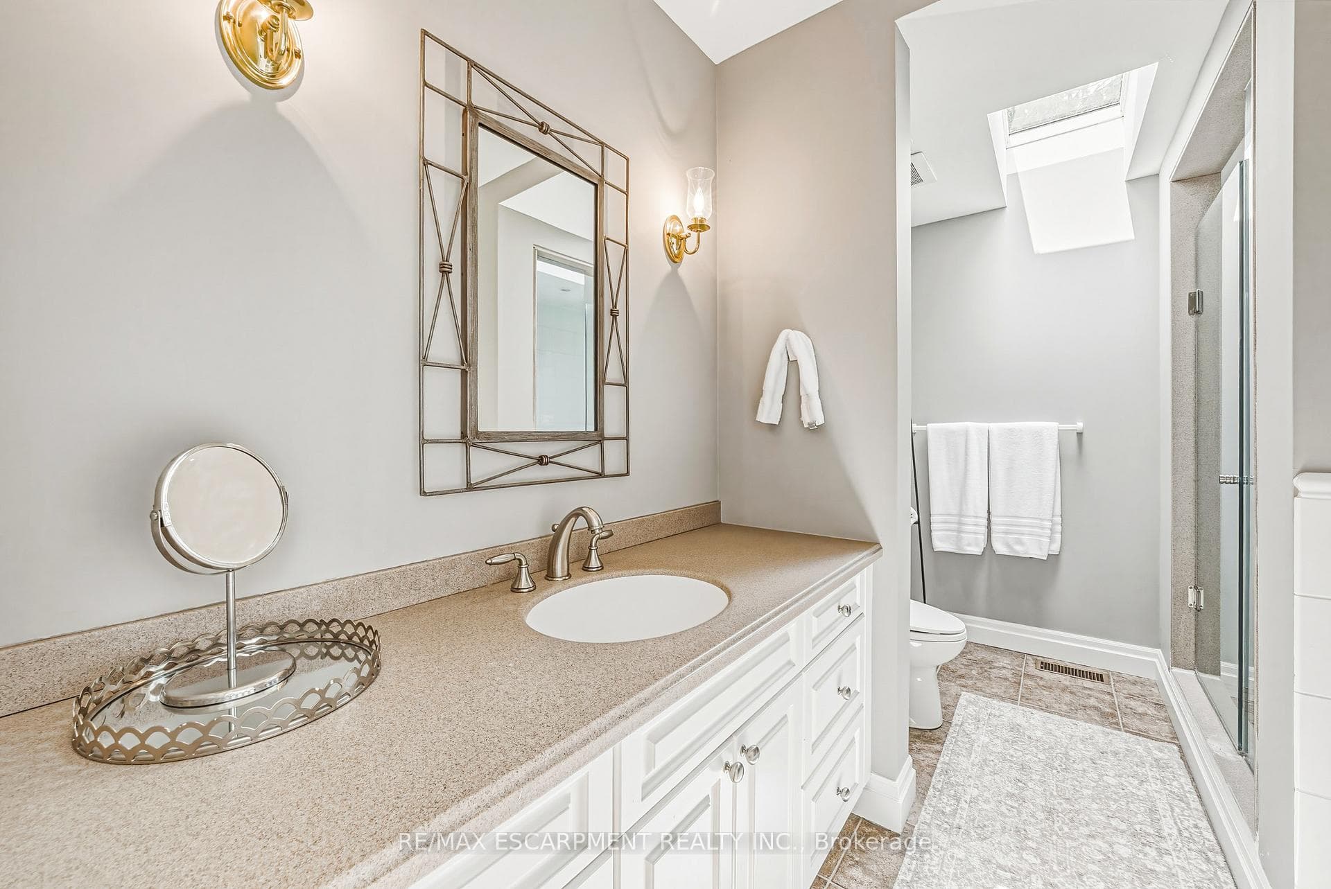 7 Colonial Crescent - Detached photo 33 of 49 in Oakville, Ontario