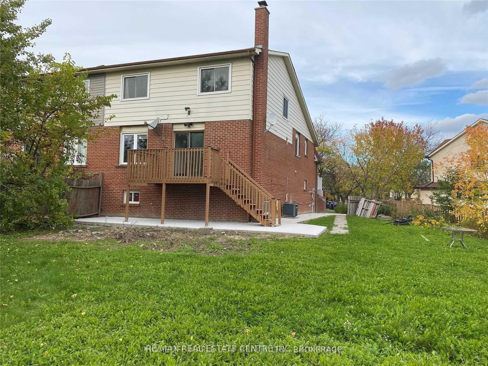 26 Foxacre Row - Semi-Detached photo 2 of 26 in Brampton, Ontario
