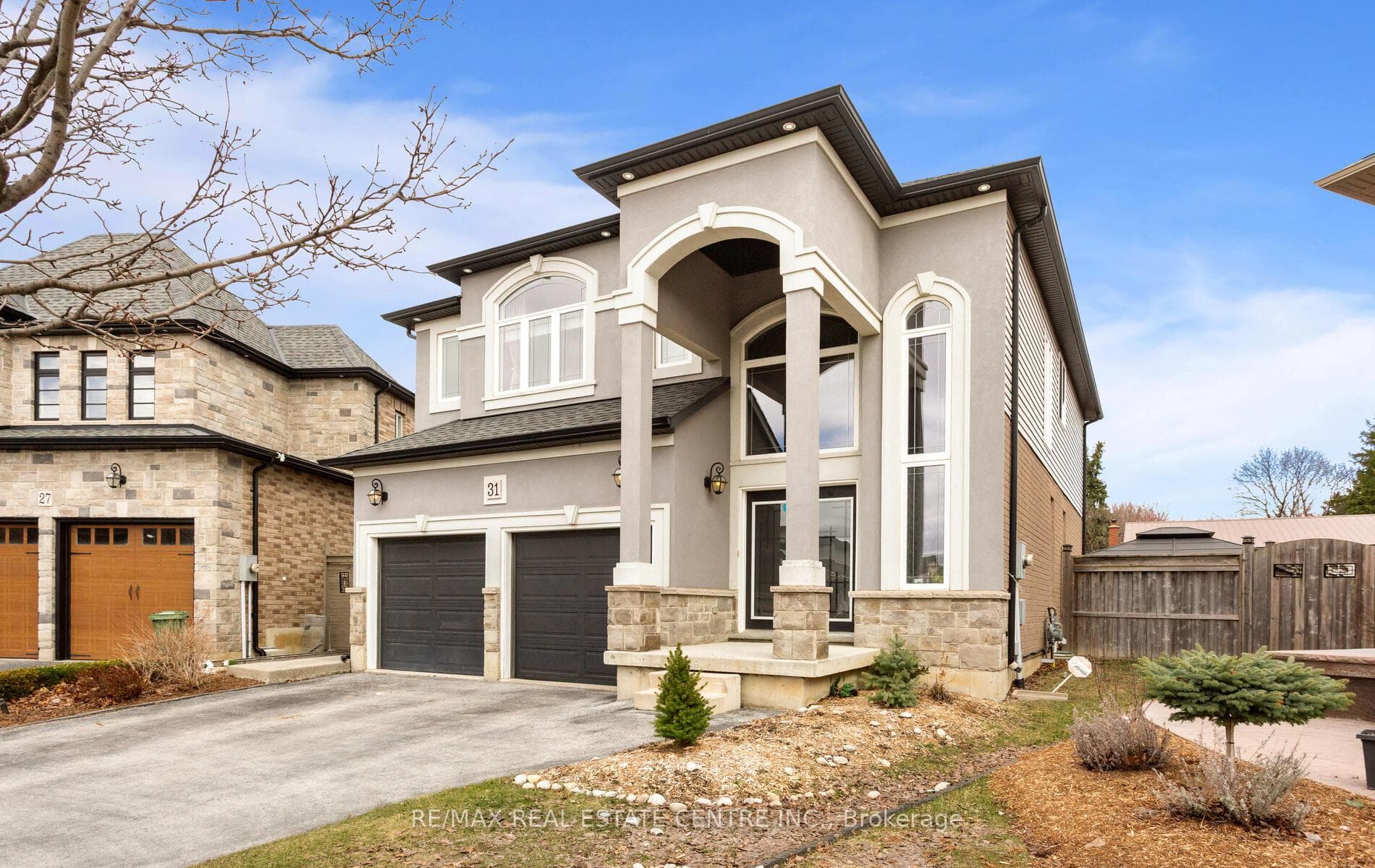31 Rianna Court - Single Family Home photo 3 of 50 in Hamilton, Ontario