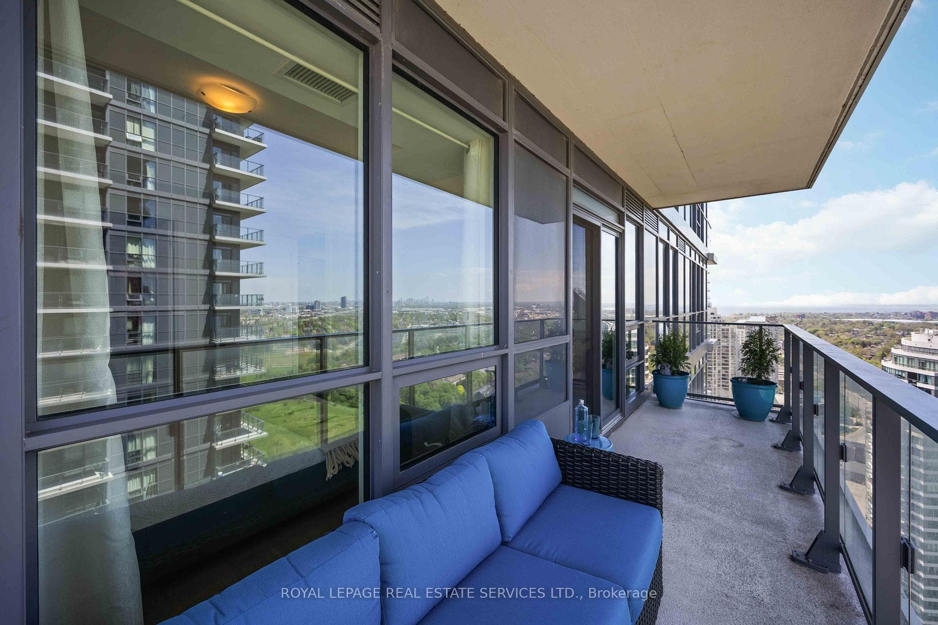 2212 Lake Shore Boulevard Unit 3807 - Condo photo 24 of 44 in Liberty Village / Parkdale / South Parkdale, Ontario