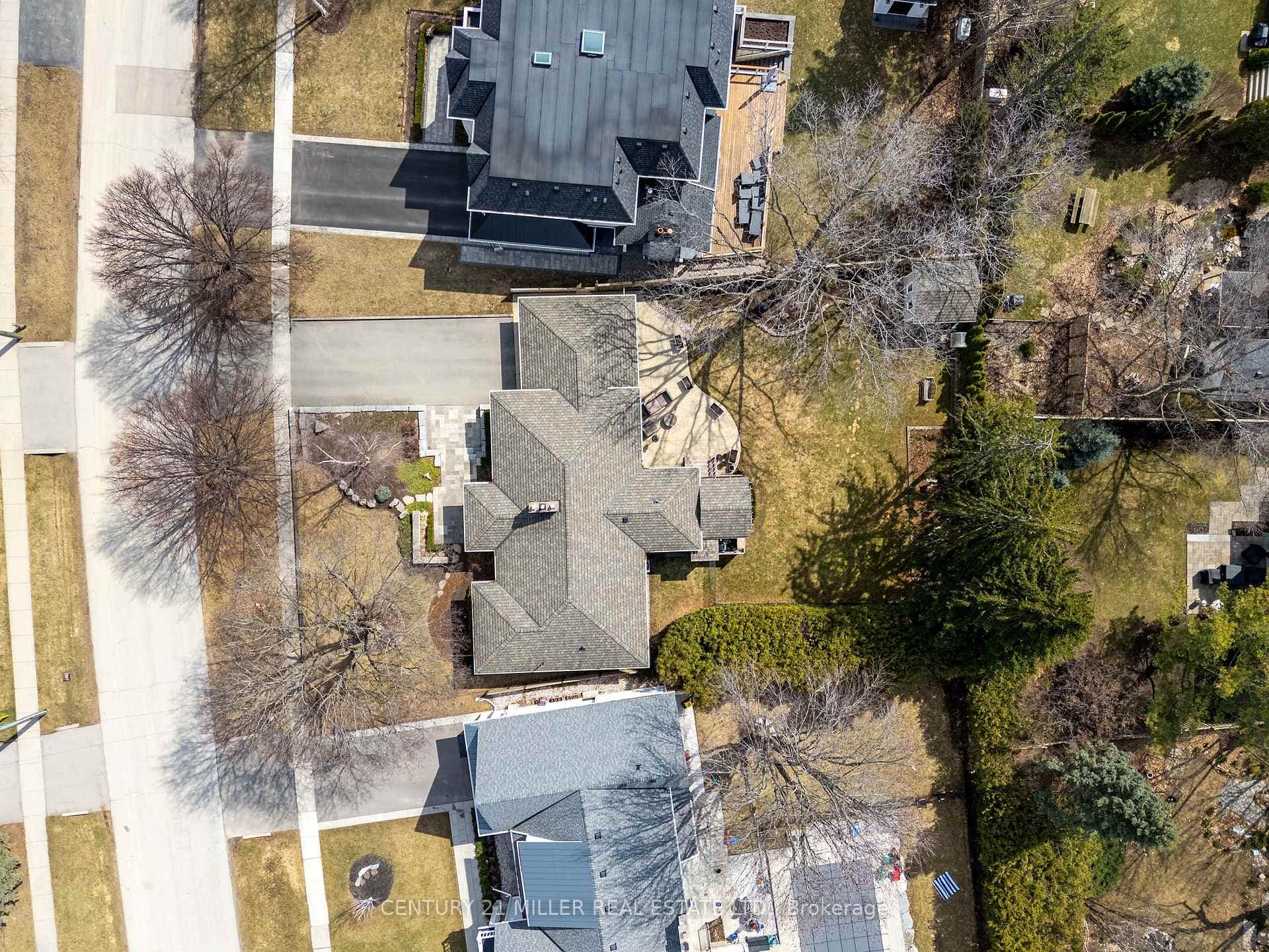 262 Oakwood Crescent - Detached photo 4 of 48 in Oakville, Ontario