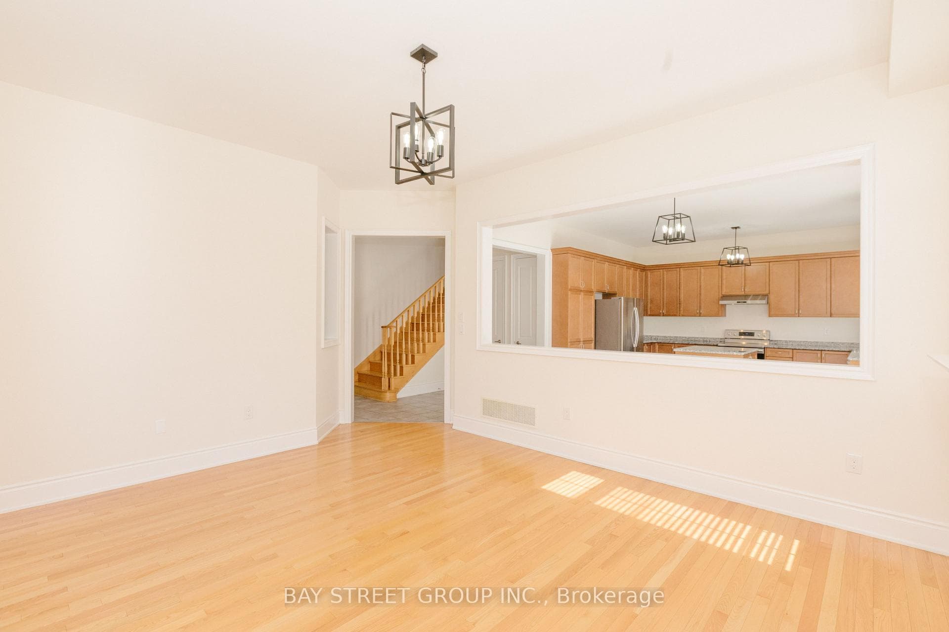 3127 Streamwood Pass - Detached photo 12 of 48 in Oakville, Ontario