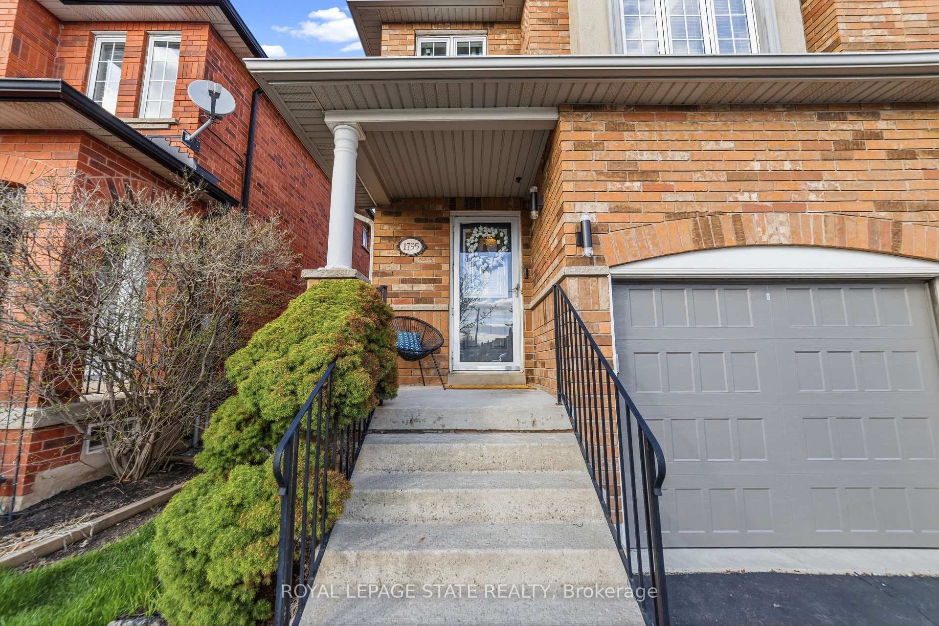 1795 Creek Way - Semi-Detached photo 3 of 38 in Burlington, Ontario
