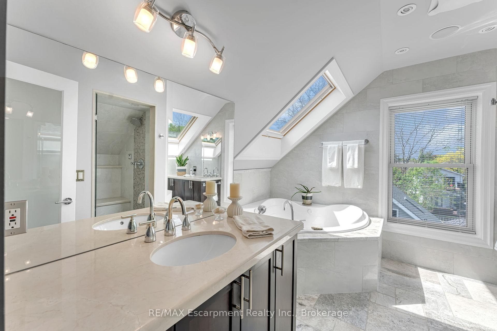 546 HURD Avenue - Detached photo 19 of 46 in Burlington, Ontario