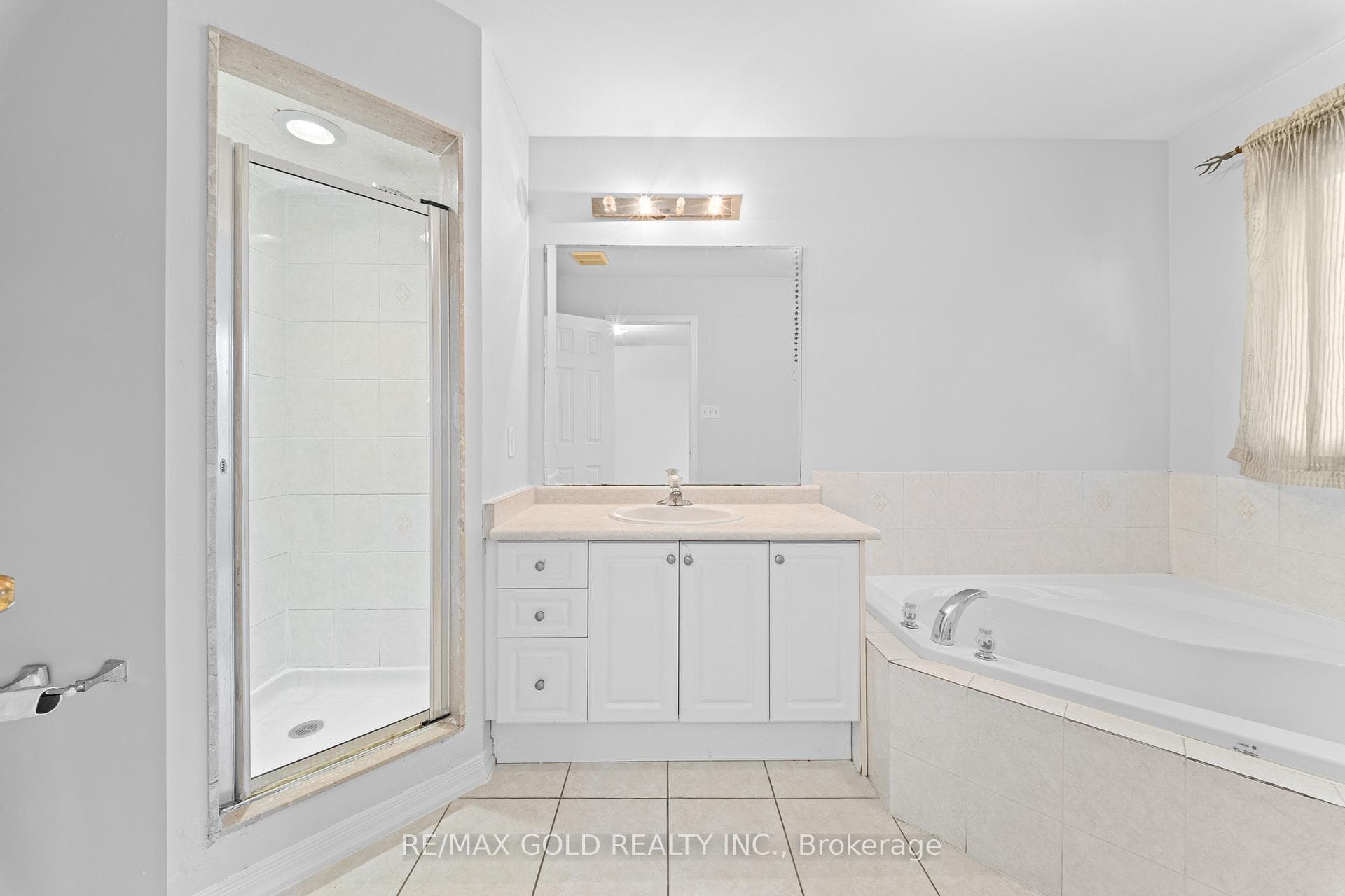 15 Revelstoke Place - Semi-Detached photo 26 of 49 in Brampton, Ontario
