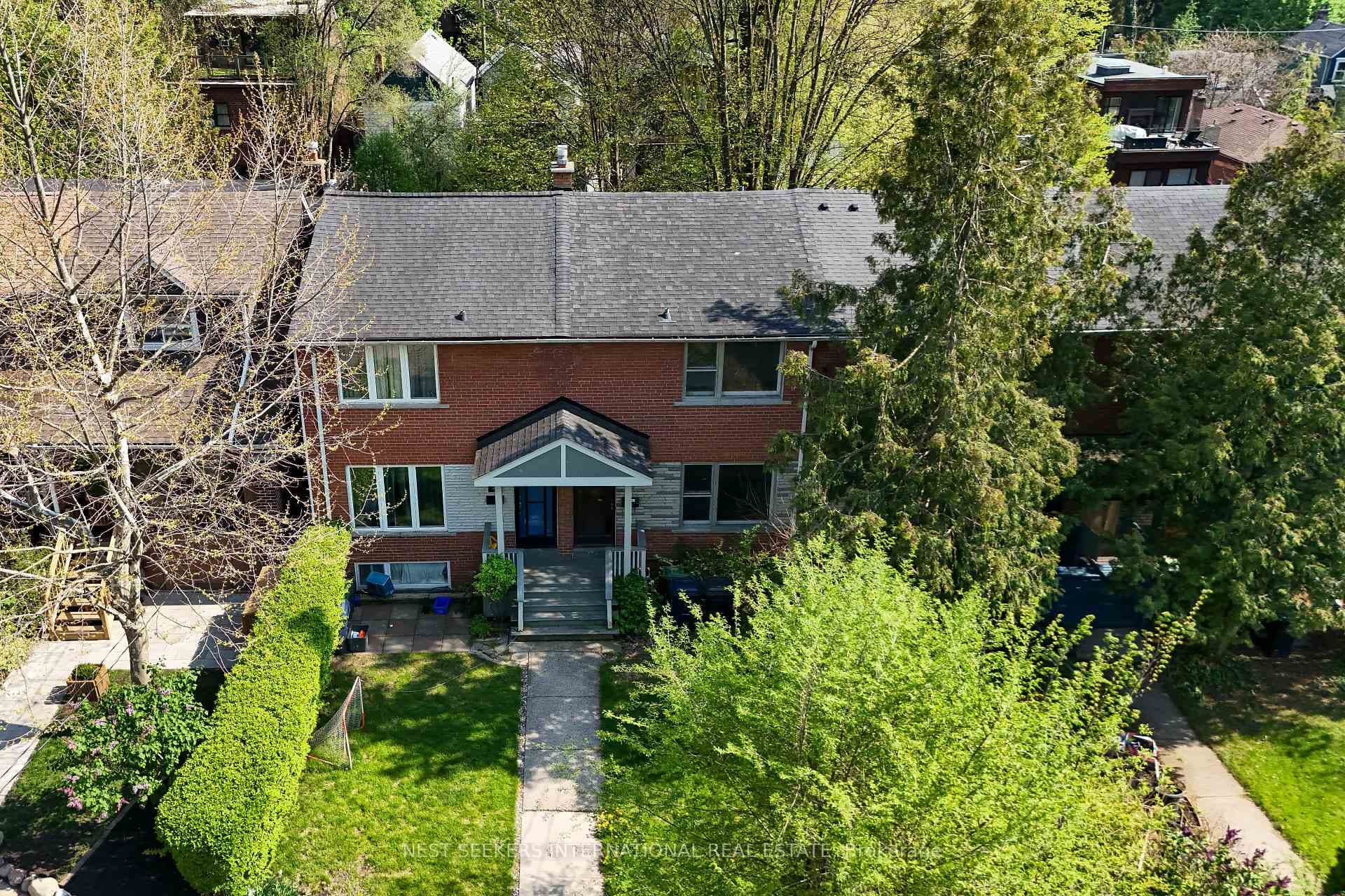 31 Ivy Avenue - Townhouse photo 1 of 8 in Riverdale / Leslieville, Ontario