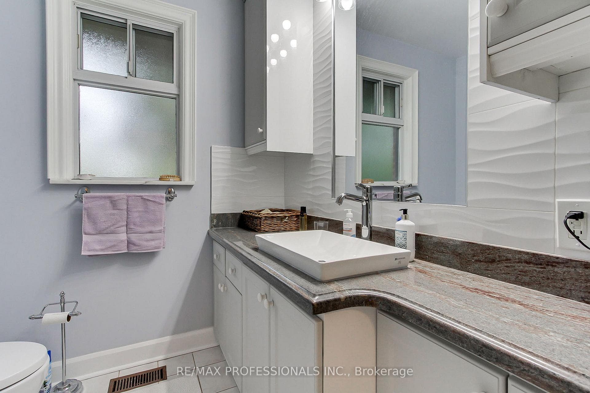 40 Cowley Avenue - Detached photo 19 of 40 in Etobicoke (Islington / Rexdale), Ontario