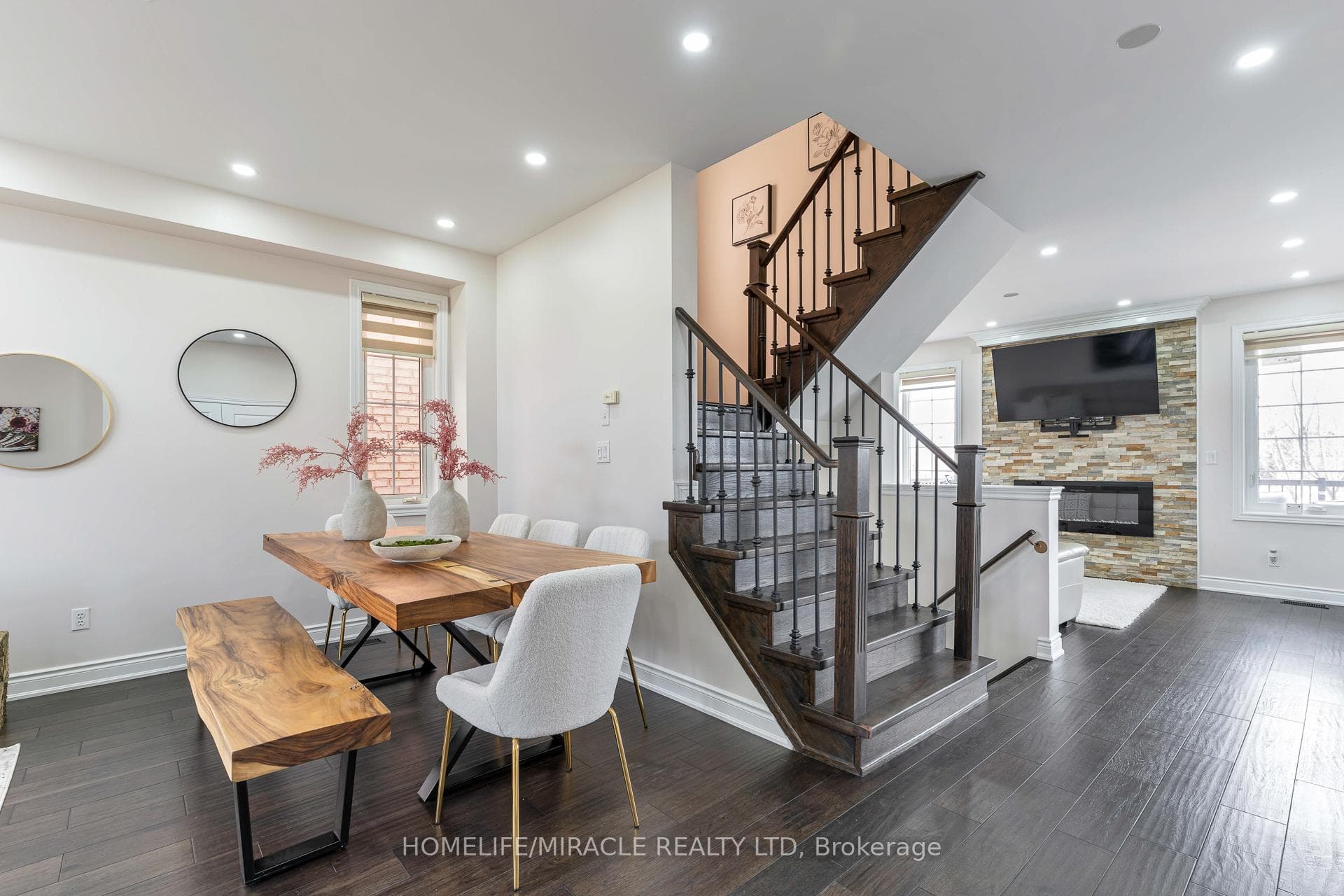2343 Falling Green Drive - Detached photo 6 of 50 in Oakville, Ontario