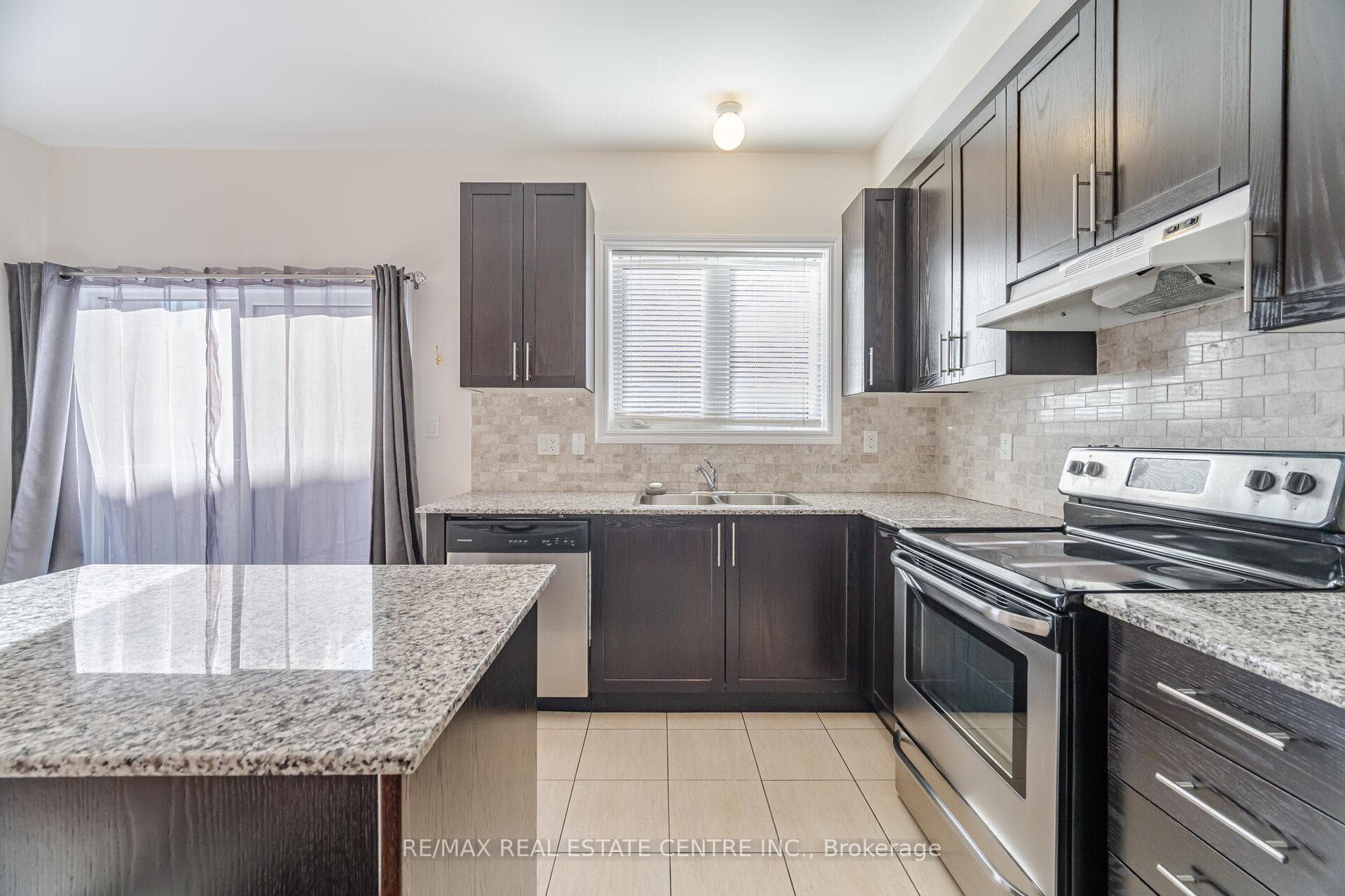 11 Yately Street - Townhouse photo 9 of 29 in Brampton, Ontario