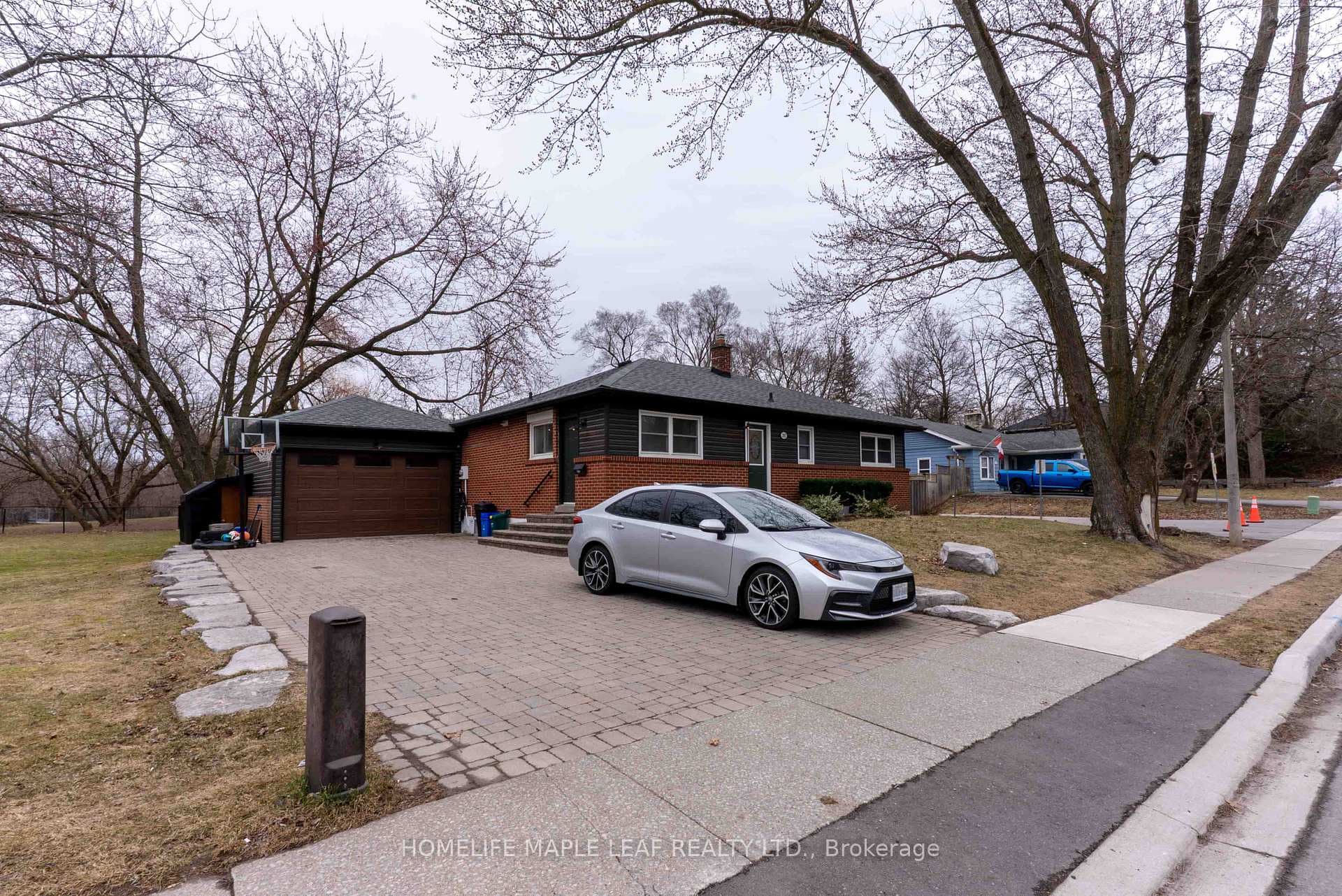292 Woodward Avenue - home for sale in Milton, Ontario