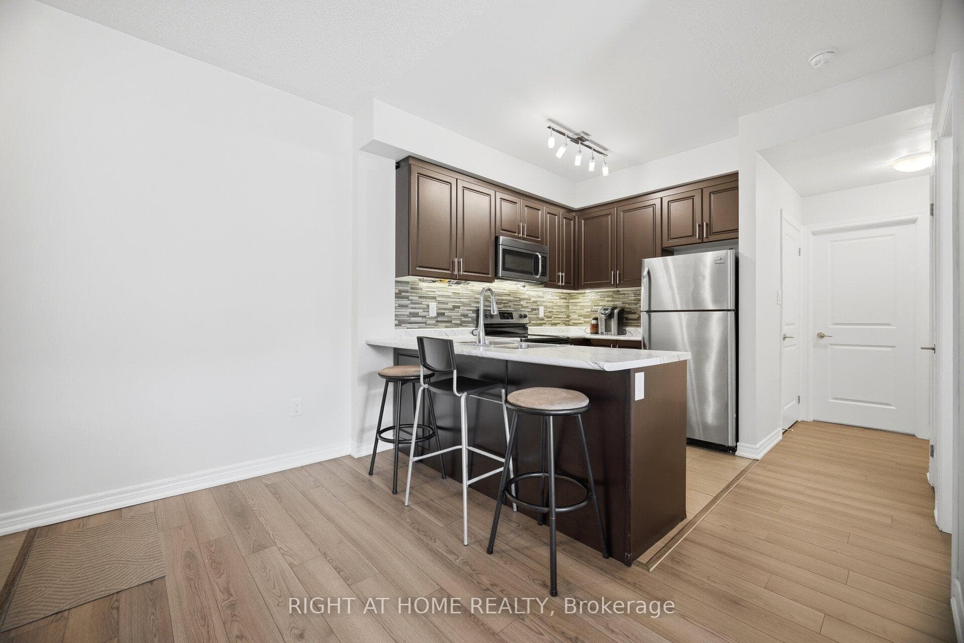 269 Georgian Drive Unit 311 - Condo photo 6 of 39 in Oakville, Ontario