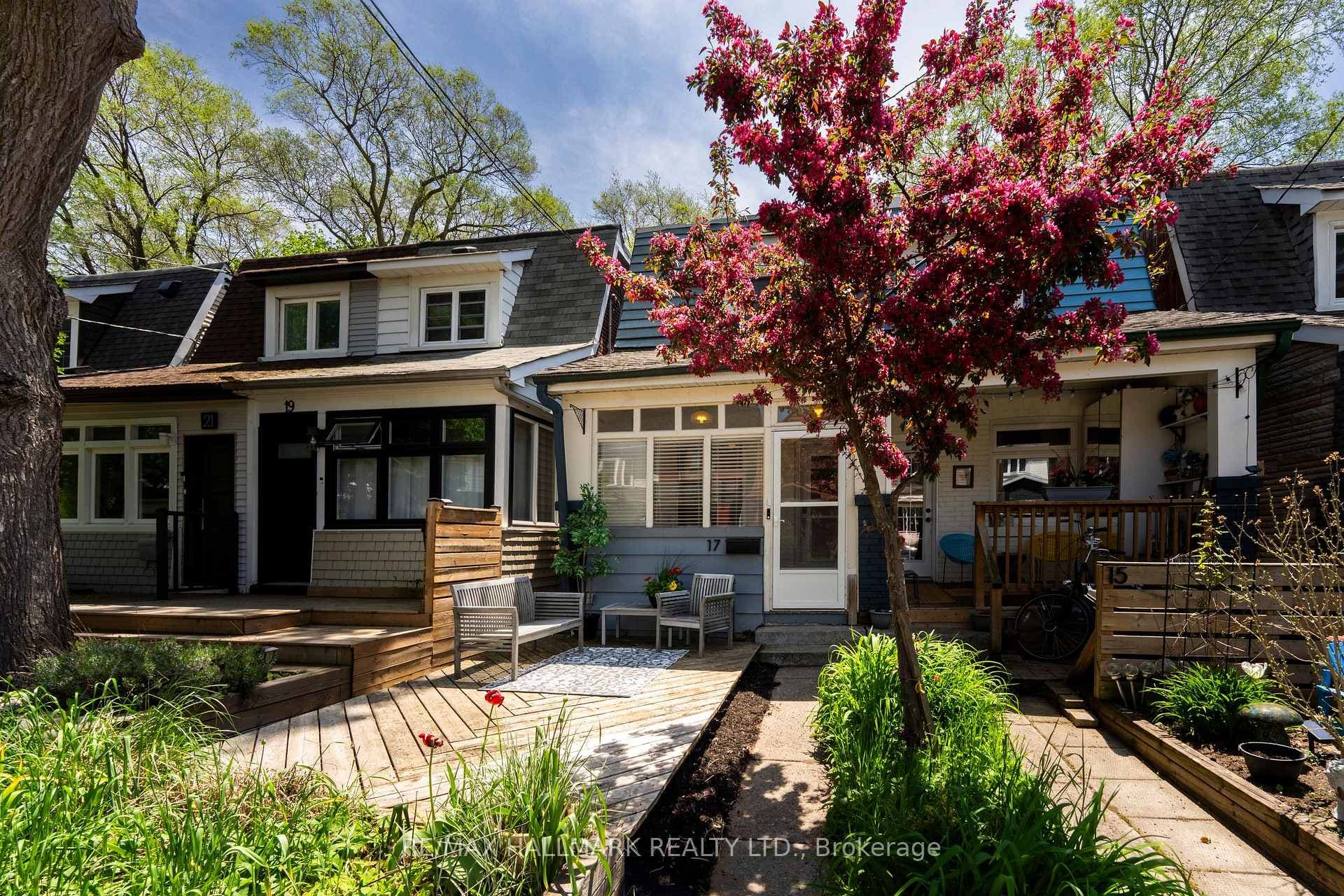 17 Mountalan Avenue - Semi-Detached photo 4 of 42 in Riverdale / Leslieville, Ontario