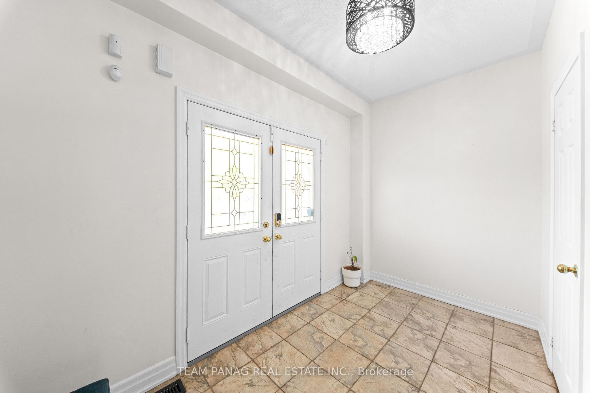 146 Degrassi Cove Circle - Detached photo 4 of 50 in Brampton, Ontario
