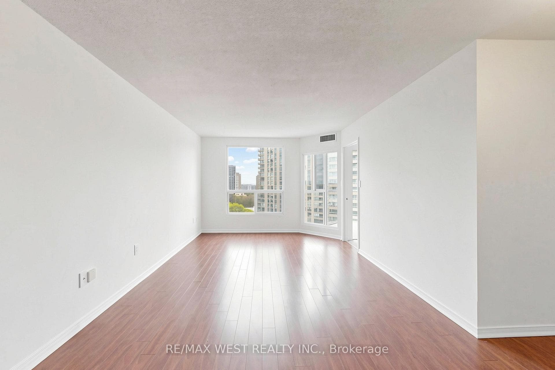 5 Concorde Place Unit 1302 - Condo photo 14 of 47 in Don Mills / Parkwoods / Victoria Village, Ontario