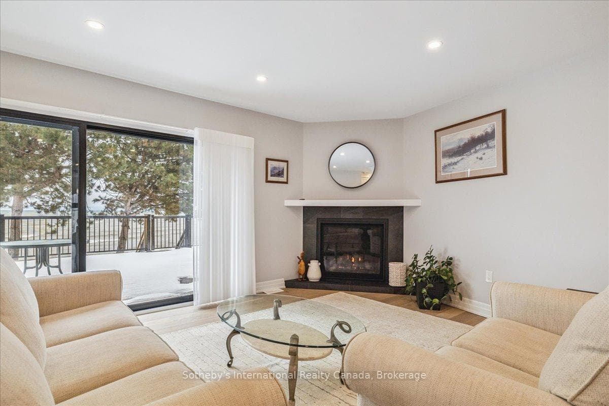 10 Southwind Terrace - Townhouse photo 9 of 43 in Oakville, Ontario