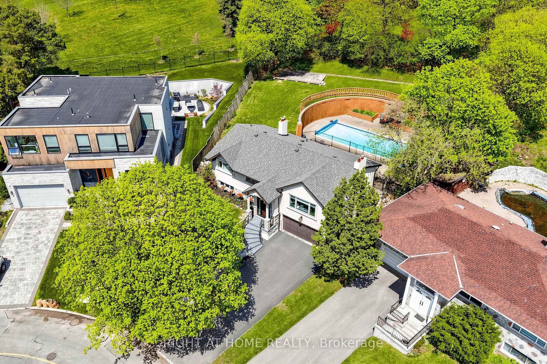 41 Larabee Crescent - Detached photo 3 of 42 in Don Mills / Parkwoods / Victoria Village, Ontario