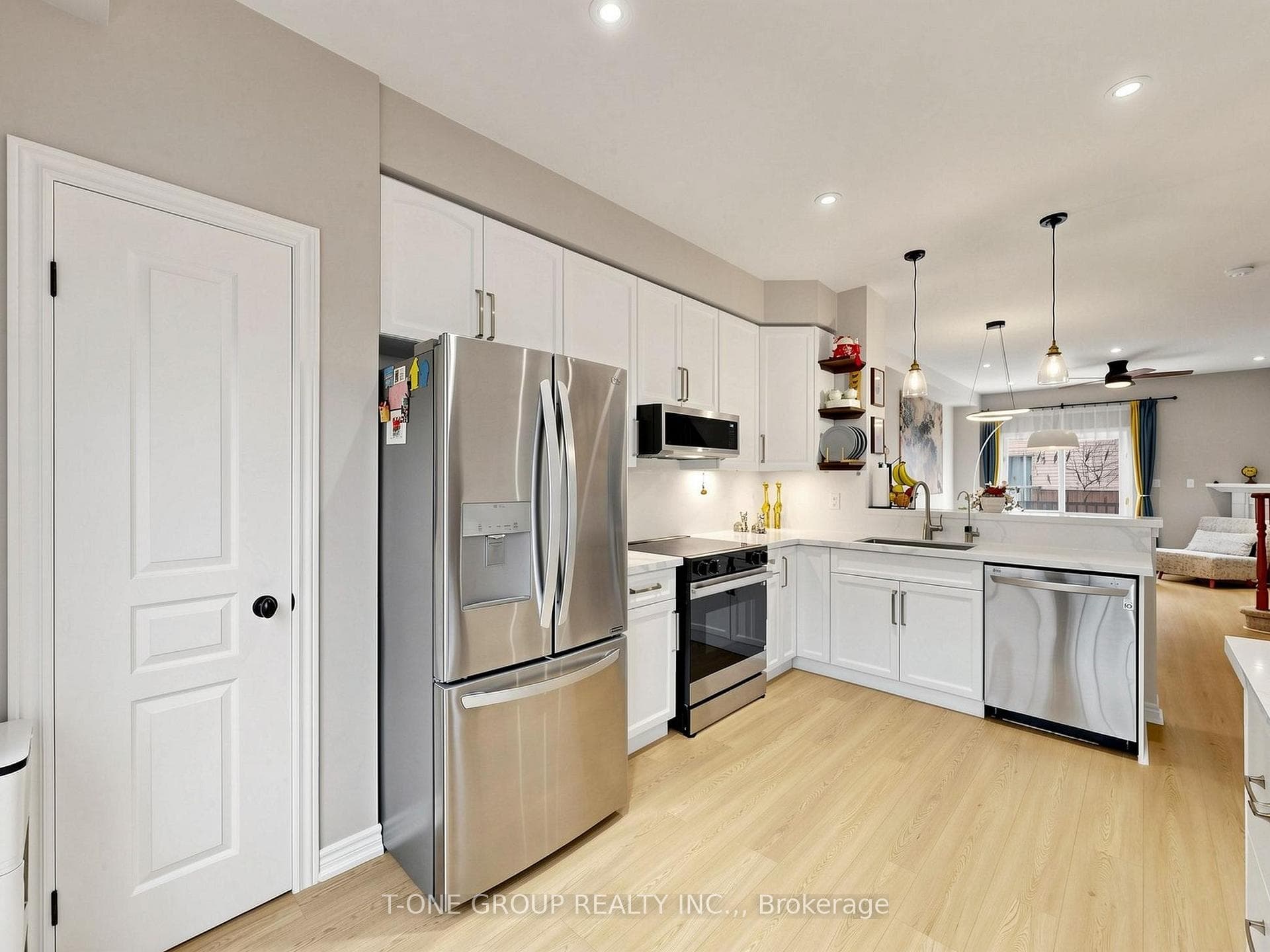 685 Rowley Common - Townhouse photo 9 of 43 in Burlington, Ontario