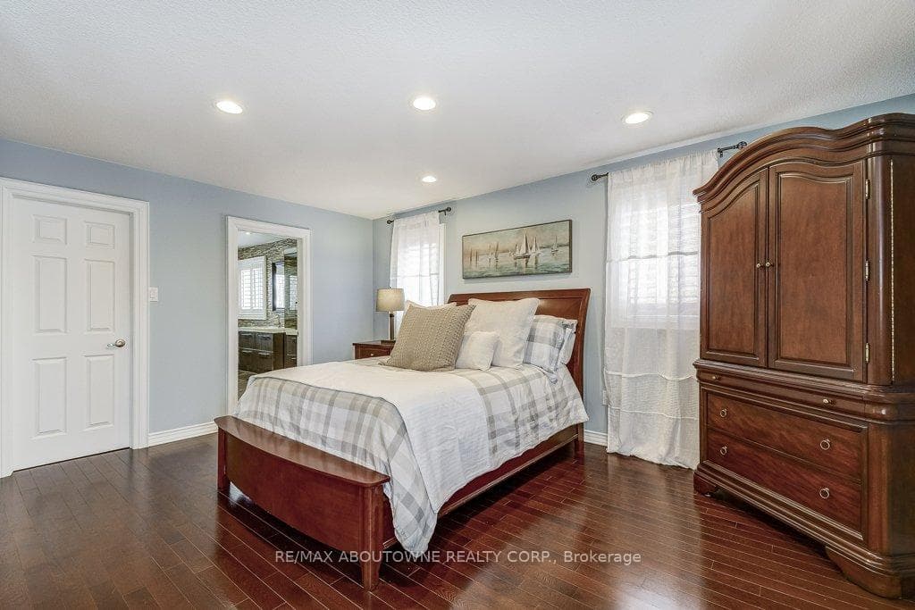 2080 Mckerlie Crescent - Detached photo 20 of 50 in Burlington, Ontario