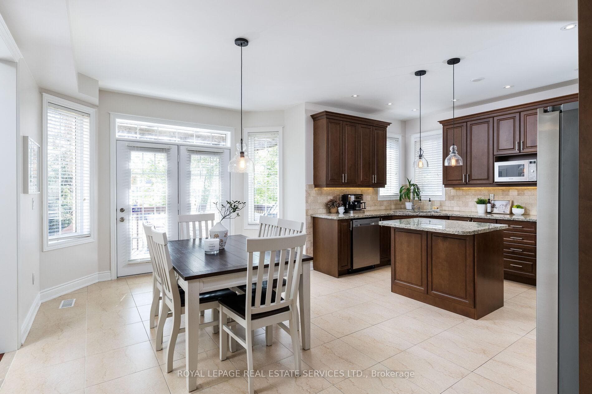 147 Innville Crescent - Detached photo 10 of 47 in Oakville, Ontario