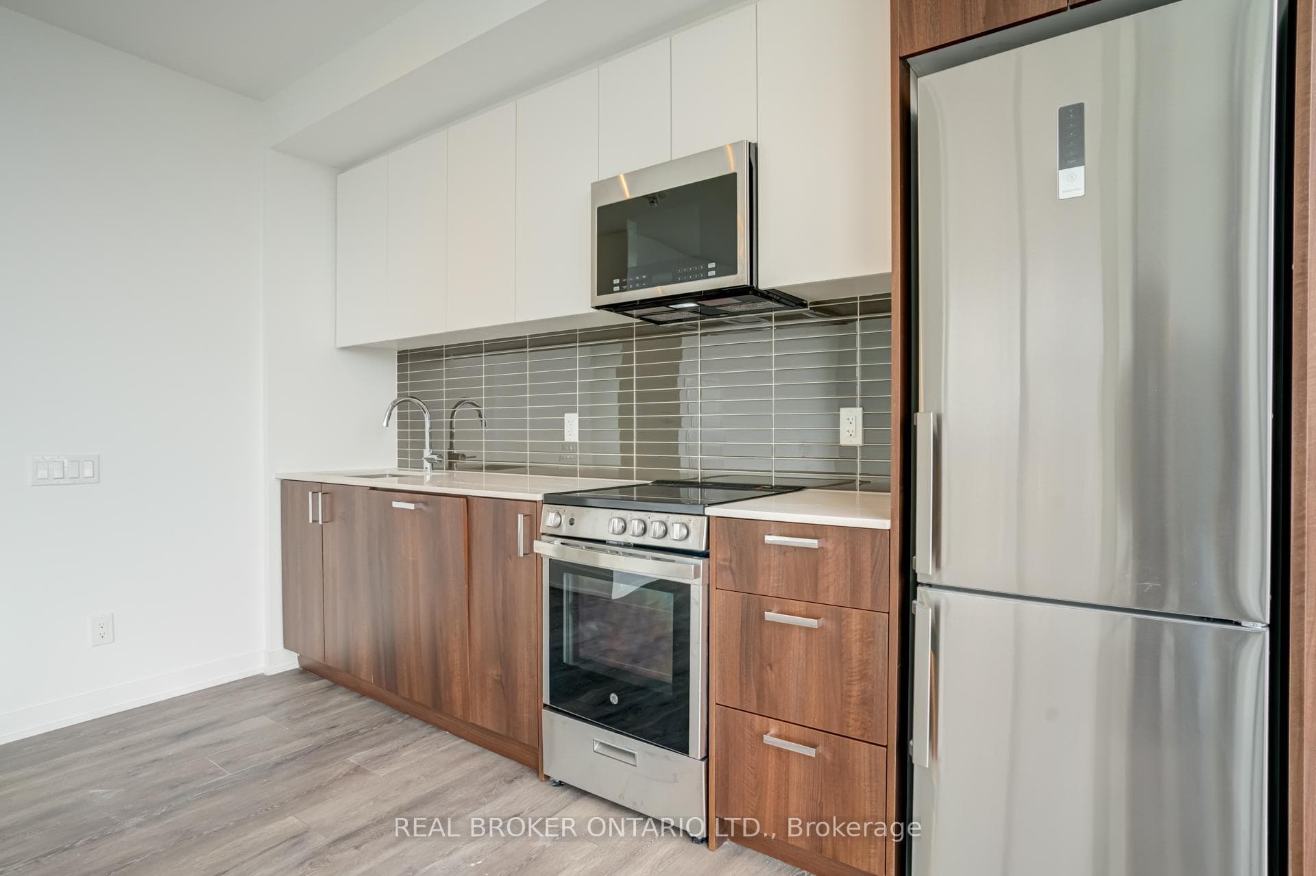 1787 St Clair Avenue Unit 1105 - Condo photo 2 of 13 in Keelesdale / Eglinton West, Ontario