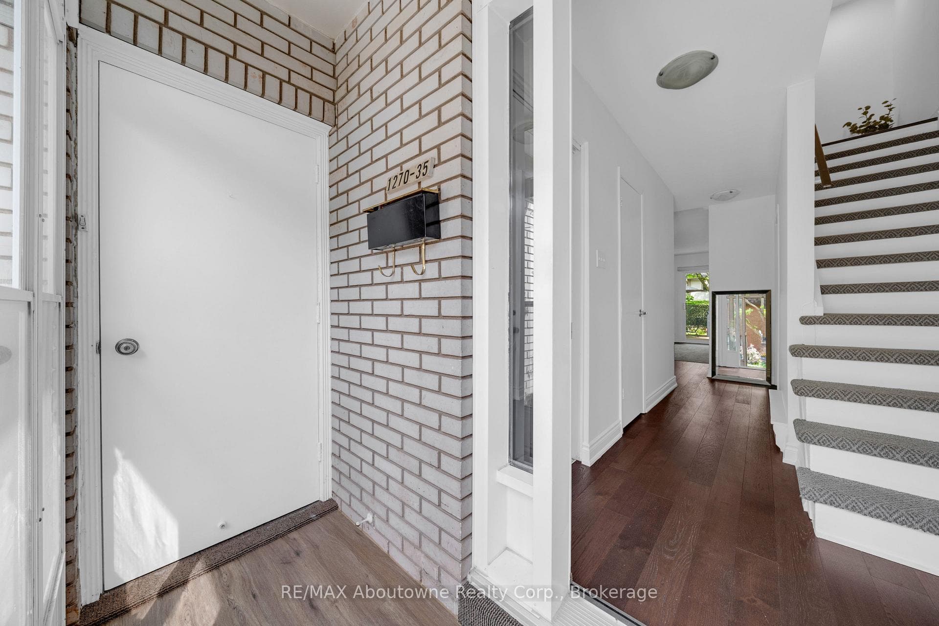 1270 Gainsborough Drive Unit 35 - Condo photo 3 of 50 in Oakville, Ontario