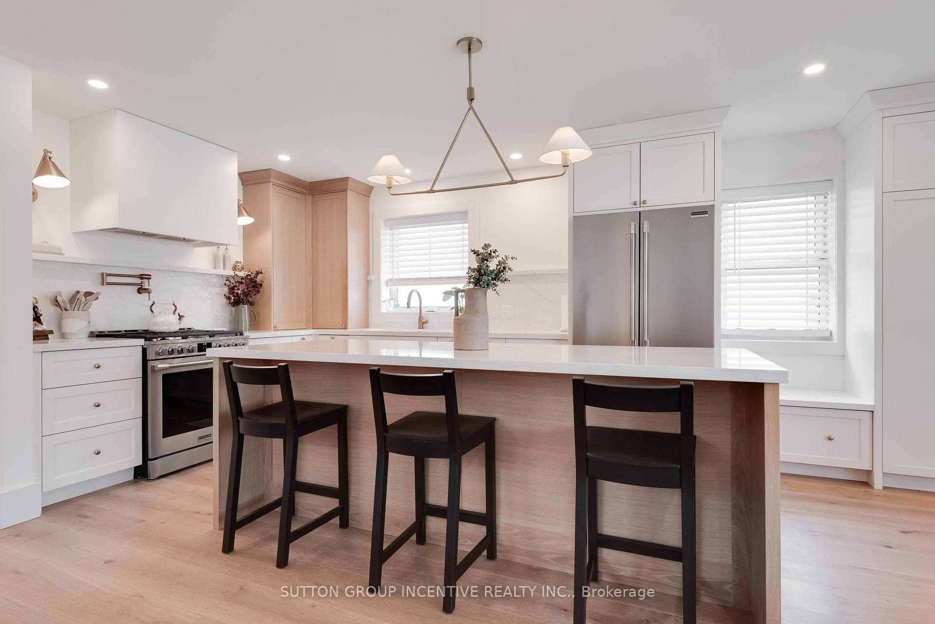 16 Robindale Avenue - Detached photo 9 of 44 in Liberty Village / Parkdale / South Parkdale, Ontario
