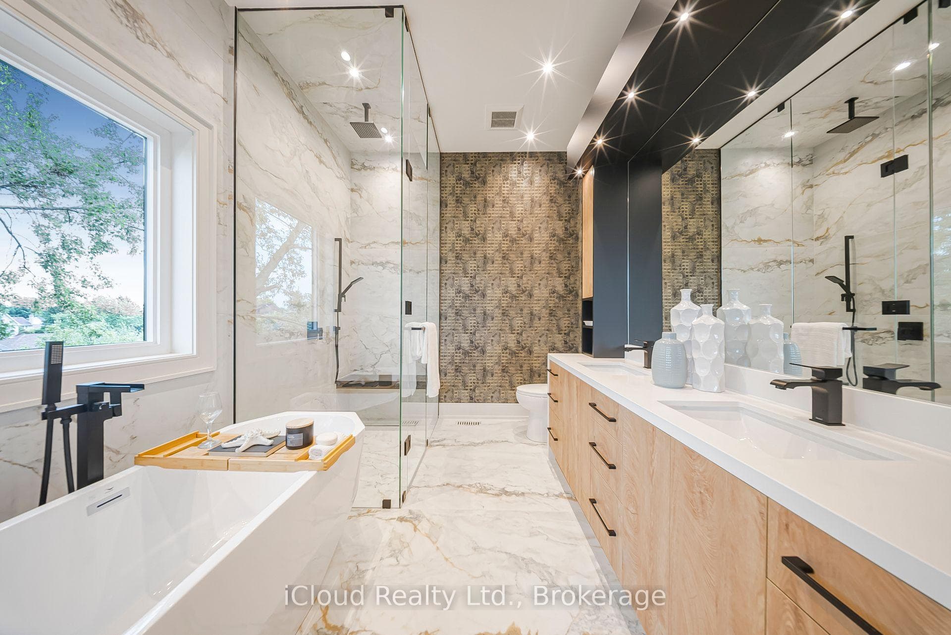 1374 Tansley Drive - Detached photo 12 of 46 in Oakville, Ontario