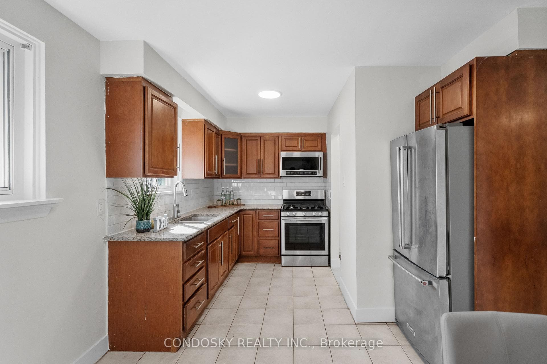 768 Annamore Road - Semi-Detached photo 11 of 44 in Mississauga, Ontario