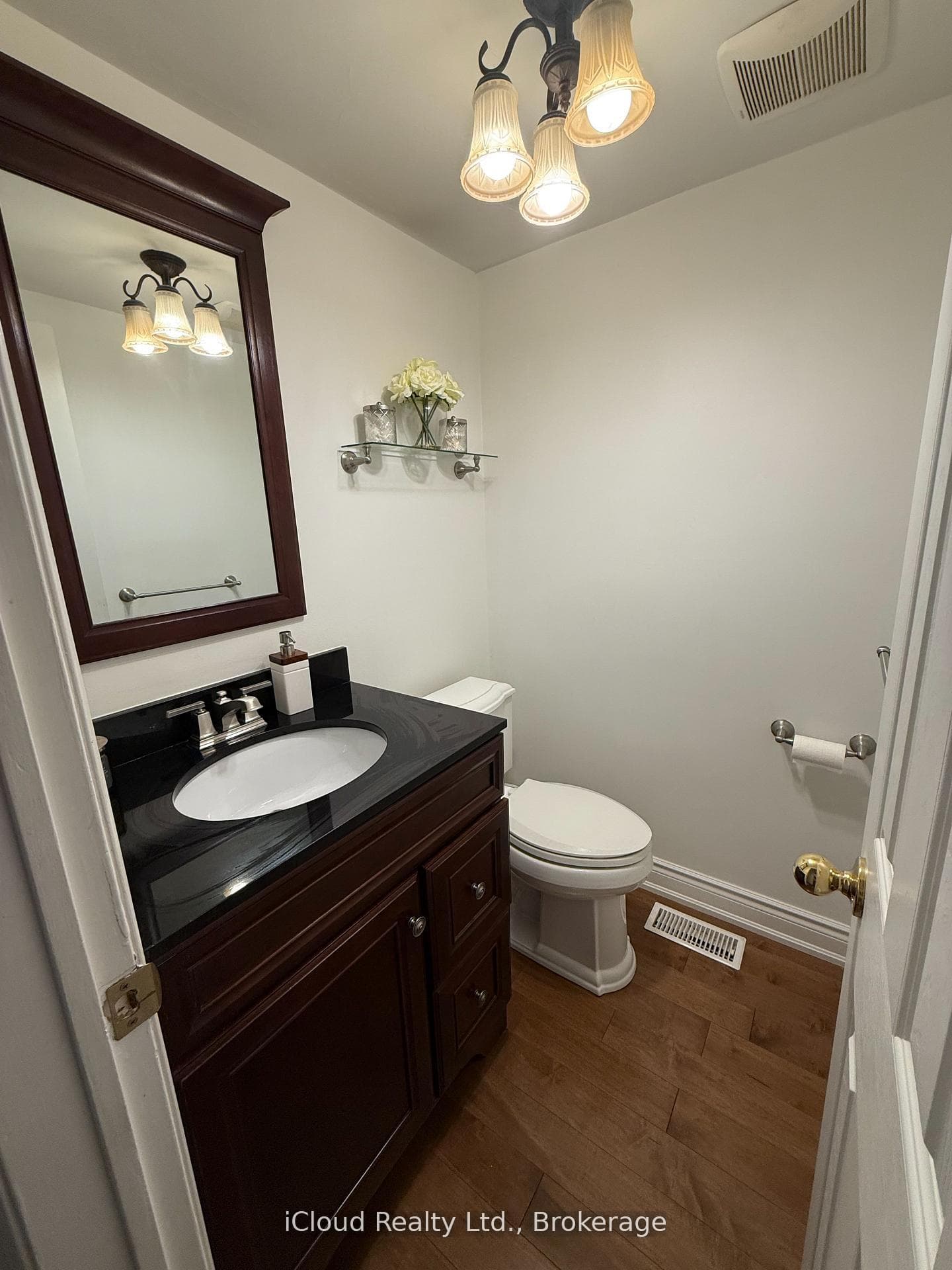 2067 Hunters Wood Drive - Detached photo 11 of 23 in Burlington, Ontario