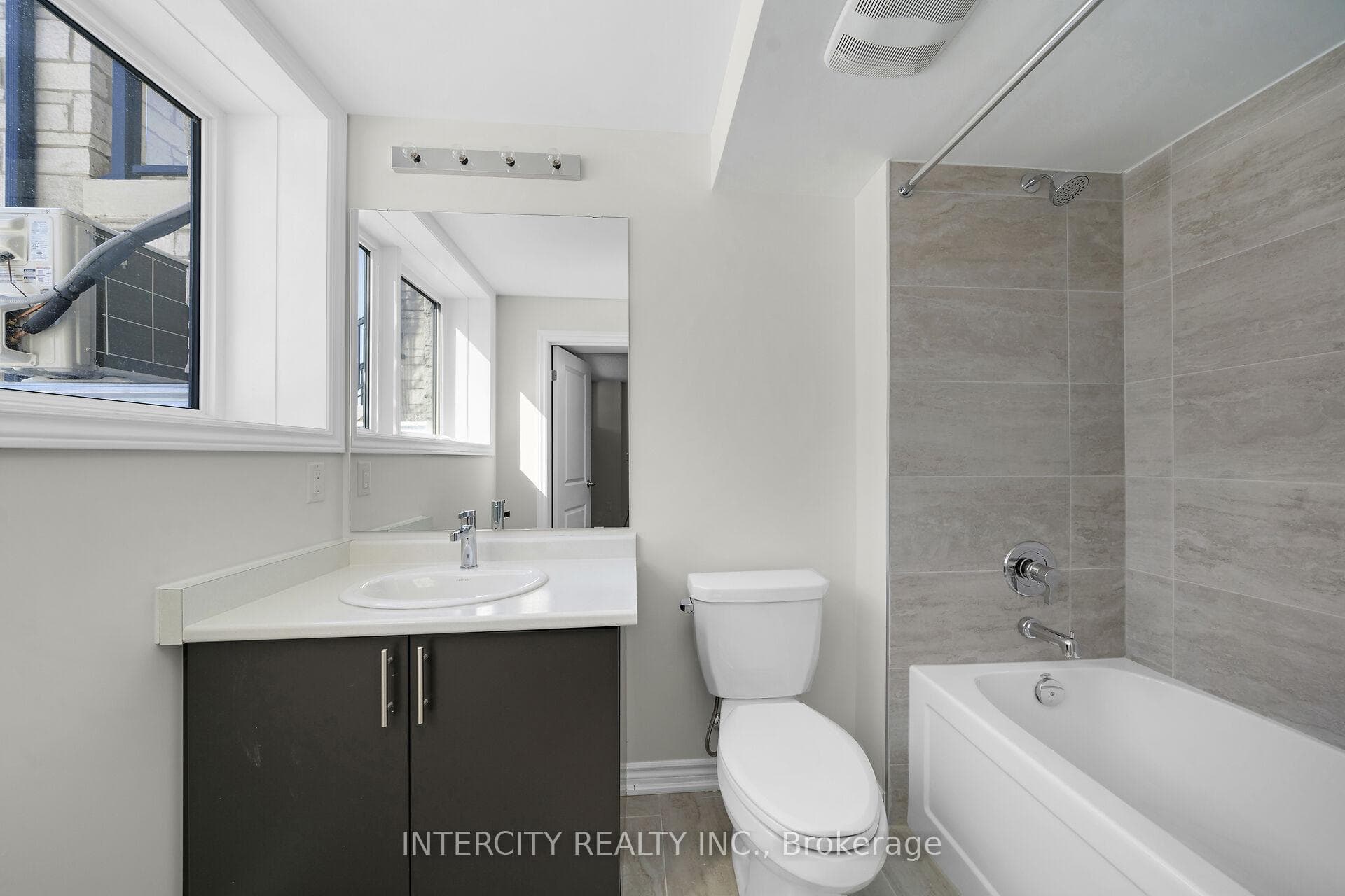 1 Vibrant Way Unit 43F - Condo photo 16 of 17 in Caledon, Ontario