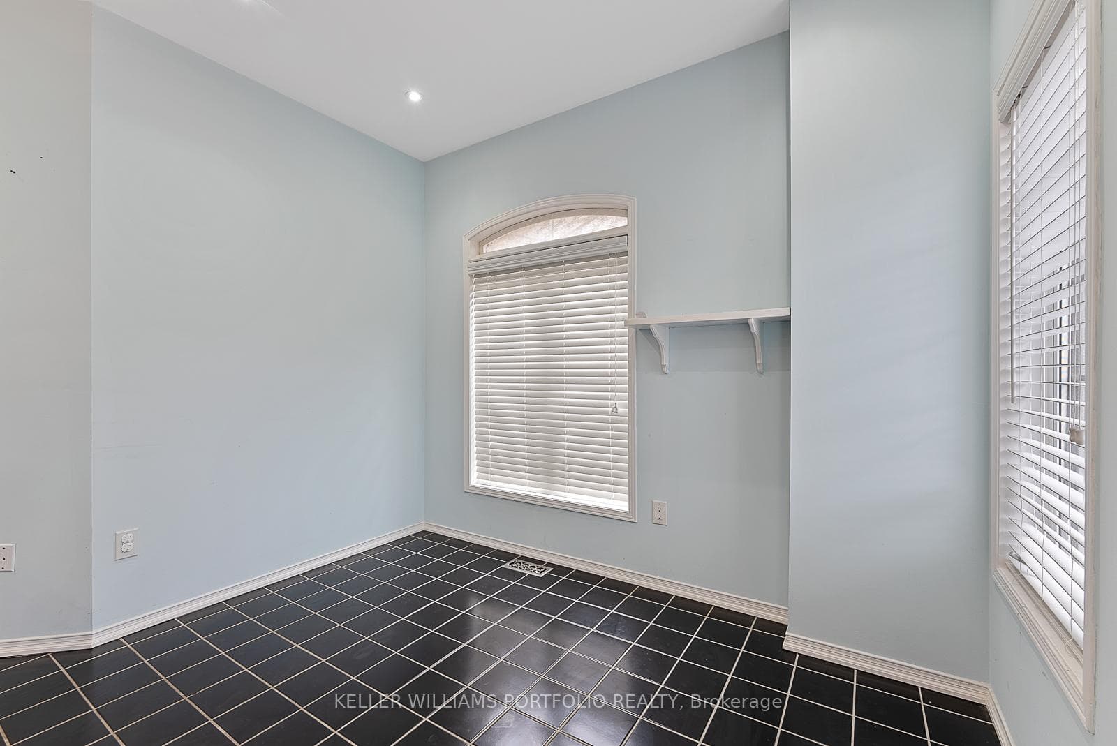 118 Gatwick Drive - Semi-Detached photo 16 of 50 in Oakville, Ontario