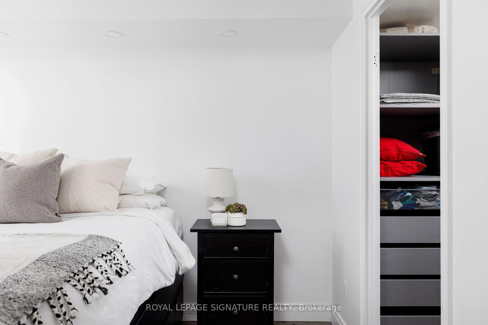 880 Dundas Street Unit 909 - Condo photo 11 of 25 in Mississauga, Ontario