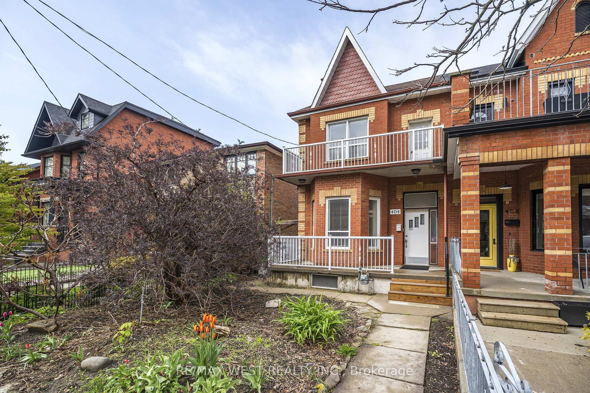 404 Manning Avenue - Semi-Detached photo 2 of 41 in Downtown Toronto / Waterfront, Ontario