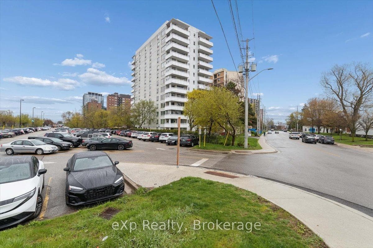 39 Stavebank Road Unit 403 - Condo photo 22 of 33 in Mississauga, Ontario