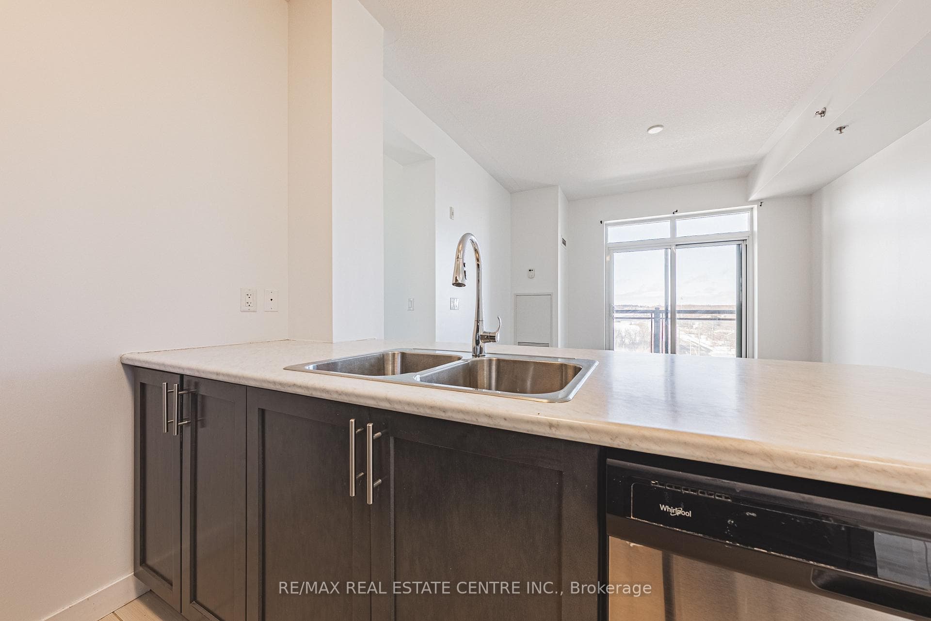 2486 Old Bronte Road Unit 706 - Condo photo 8 of 38 in Oakville, Ontario