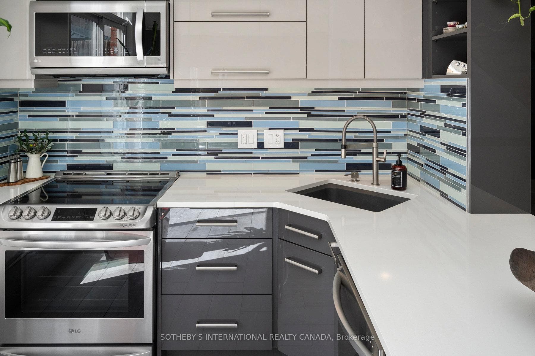 30 Michael Power Place - Condo photo 16 of 49 in Etobicoke (Islington / Rexdale), Ontario