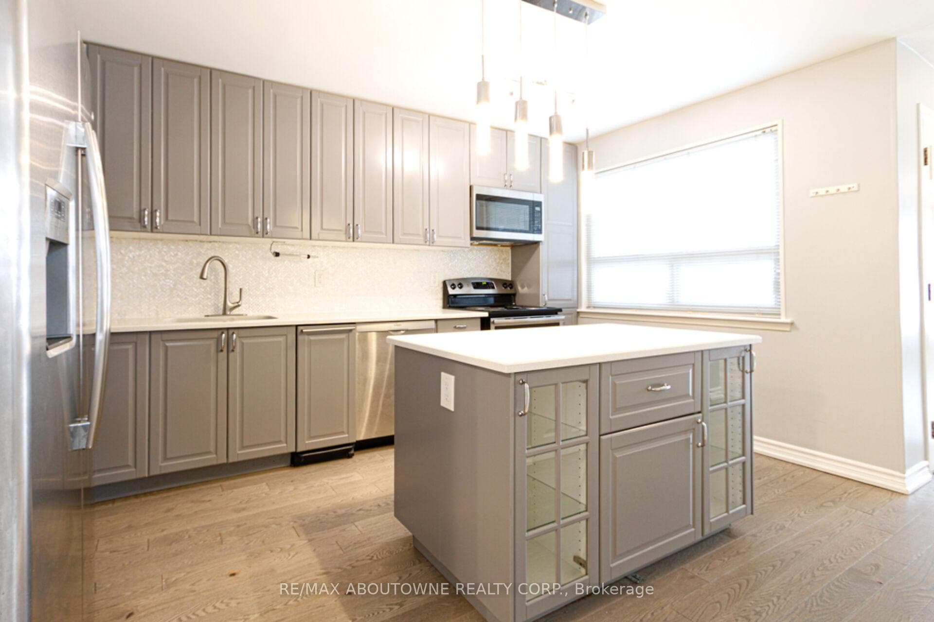 1601 Sandgate Crescent - Semi-Detached photo 9 of 35 in Mississauga, Ontario